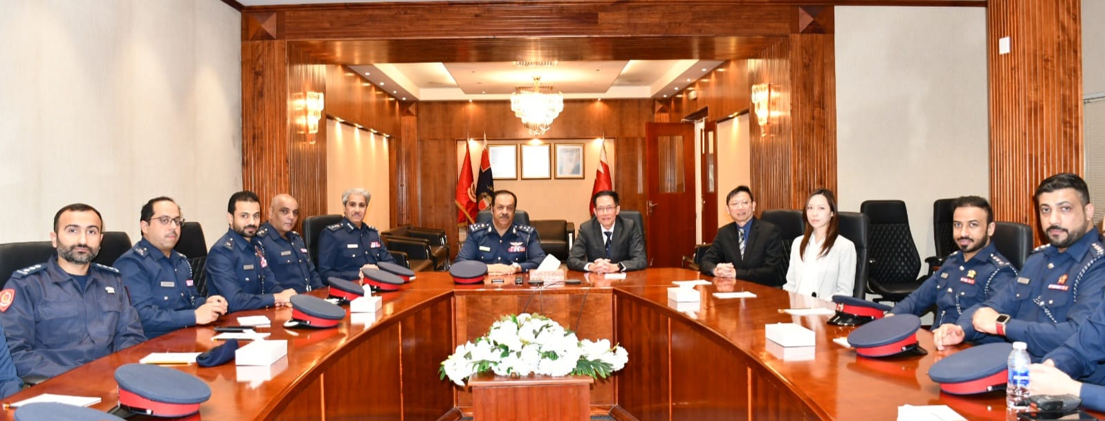 الدفاع المدني تستقبل وفداً برئاسة مفوض قوة الدفاع المدني بأكاديمية الدفاع المدني بجمهورية سنغافورة   <